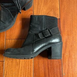 Crown Vintage Ankle Boots in black 6.5